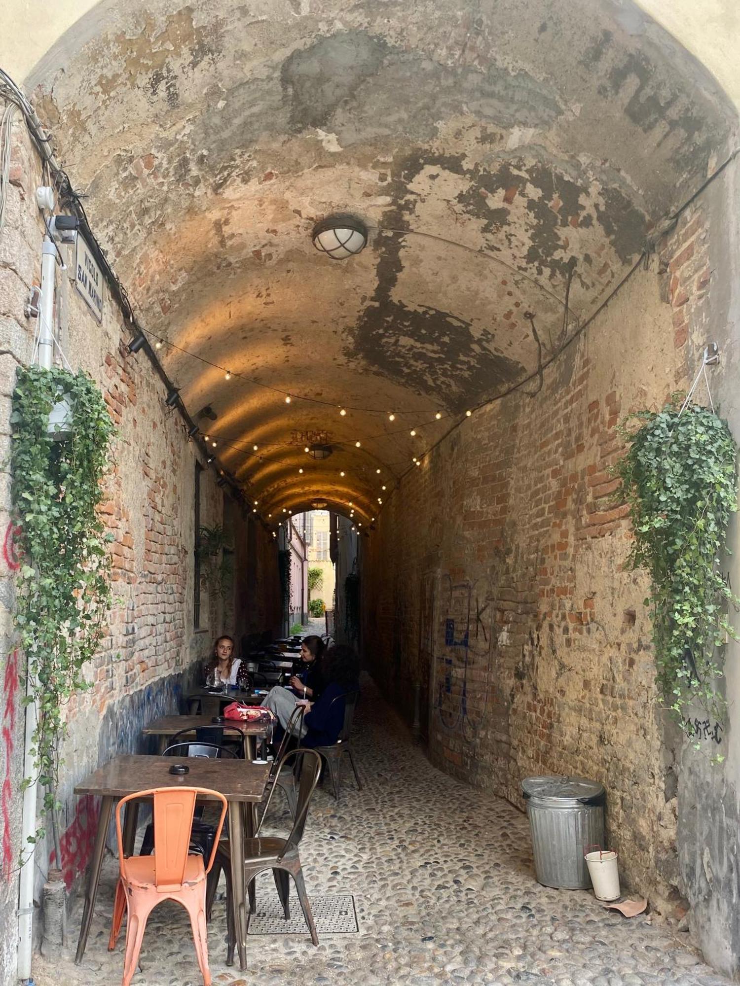 Wanderlust Splendido Appartamento In Centro Pavia Eksteriør billede